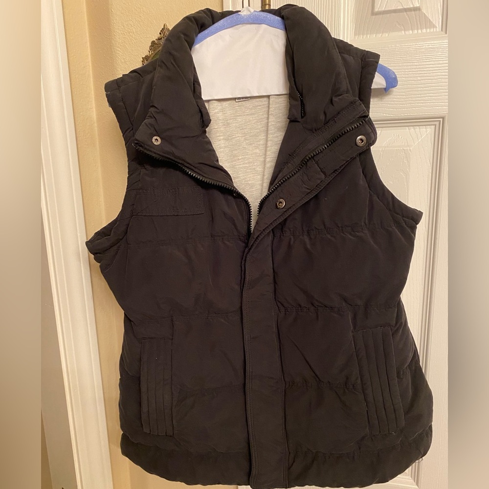Black Puffy Vest M